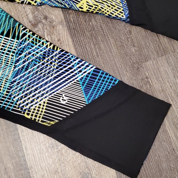 Medium Calvin Klein Performance Athletic Capris - Picture 5 of 10